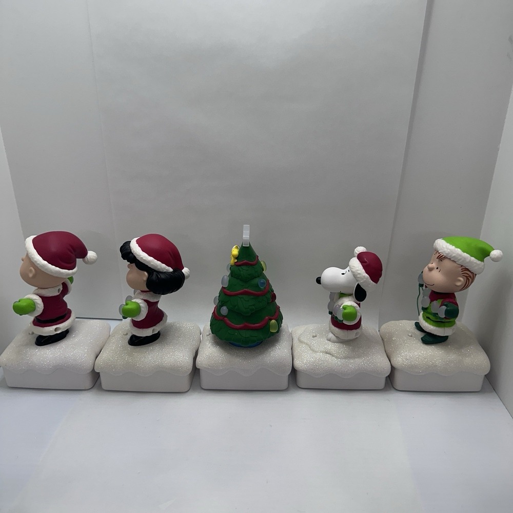 Set 5 Peanuts 2015 LightUp Christmas Snoopy Light Show & Music Wireless Tested - Picture 17 of 17